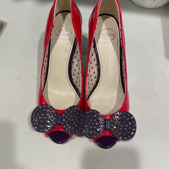 Women’s Disney shoes size 7